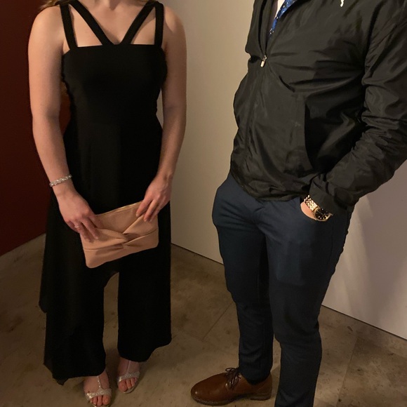 Elegant and beautiful pant suit! Comfortable material. Worn once! - Picture 3 of 4